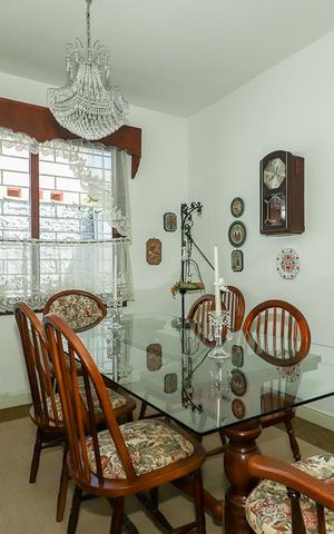 Casa à venda com 180m², 3 quartos e 3 vagas Casa à venda com 180m², 3 quartos e 3 vagasSala de Jantar