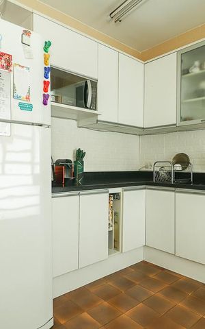 Casa à venda com 180m², 3 quartos e 3 vagas Casa à venda com 180m², 3 quartos e 3 vagasCozinha