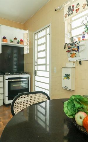 Casa à venda com 180m², 3 quartos e 3 vagas Casa à venda com 180m², 3 quartos e 3 vagasCozinha