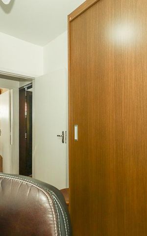 Casa à venda com 180m², 3 quartos e 3 vagas Casa à venda com 180m², 3 quartos e 3 vagasQuarto