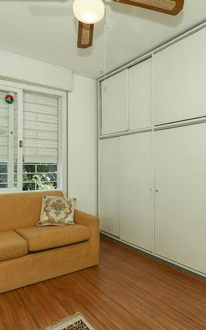 Casa à venda com 180m², 3 quartos e 3 vagas Casa à venda com 180m², 3 quartos e 3 vagasQuarto 2