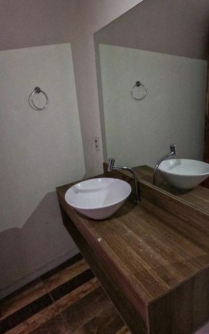 Casa à venda com 300m², 5 quartos e 4 vagas Casa à venda com 300m², 5 quartos e 4 vagasBanheiro 3