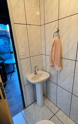 Casa à venda com 180m², 2 quartos e 2 vagas Casa à venda com 180m², 2 quartos e 2 vagasÁrea Gourmet - Banheiro