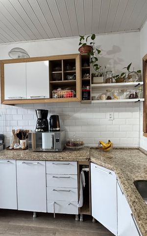 Casa à venda com 180m², 2 quartos e 2 vagas Casa à venda com 180m², 2 quartos e 2 vagasCozinha