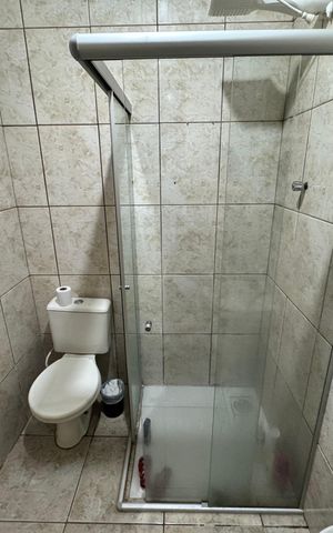 Casa à venda com 180m², 2 quartos e 2 vagas Casa à venda com 180m², 2 quartos e 2 vagasBanheiro
