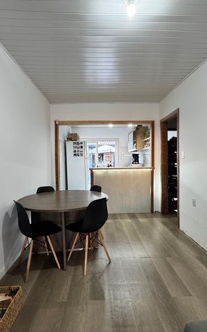Casa à venda com 180m², 2 quartos e 2 vagas Casa à venda com 180m², 2 quartos e 2 vagasSala