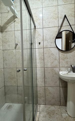 Casa à venda com 180m², 2 quartos e 2 vagas Casa à venda com 180m², 2 quartos e 2 vagasBanheiro