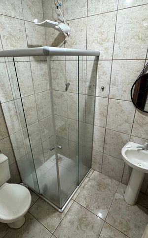 Casa à venda com 180m², 2 quartos e 2 vagas Casa à venda com 180m², 2 quartos e 2 vagasBanheiro