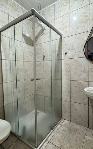 Casa à venda com 180m², 2 quartos e 2 vagas Casa à venda com 180m², 2 quartos e 2 vagasBanheiro
