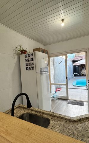 Casa à venda com 180m², 2 quartos e 2 vagas Casa à venda com 180m², 2 quartos e 2 vagasCozinha
