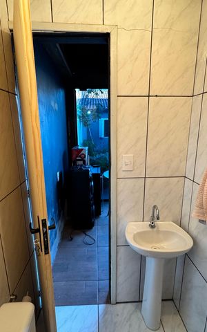 Casa à venda com 180m², 2 quartos e 2 vagas Casa à venda com 180m², 2 quartos e 2 vagasÁrea Gourmet - Banheiro
