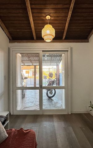Casa à venda com 180m², 2 quartos e 2 vagas Casa à venda com 180m², 2 quartos e 2 vagasSala