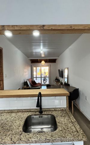 Casa à venda com 180m², 2 quartos e 2 vagas Casa à venda com 180m², 2 quartos e 2 vagasCozinha