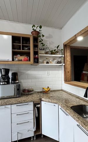 Casa à venda com 180m², 2 quartos e 2 vagas Casa à venda com 180m², 2 quartos e 2 vagasCozinha