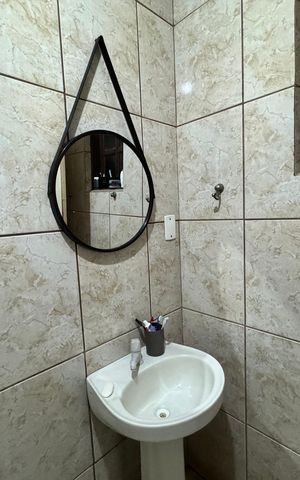 Casa à venda com 180m², 2 quartos e 2 vagas Casa à venda com 180m², 2 quartos e 2 vagasBanheiro