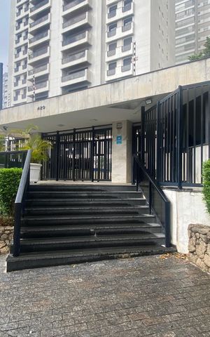 Apartamento à venda com 220m², 3 quartos e 3 vagasFachada