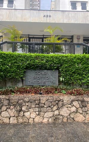 Apartamento à venda com 220m², 3 quartos e 3 vagasFachada