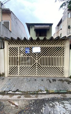 Casa à venda com 300m², 5 quartos e 2 vagas Casa à venda com 300m², 5 quartos e 2 vagasFachada