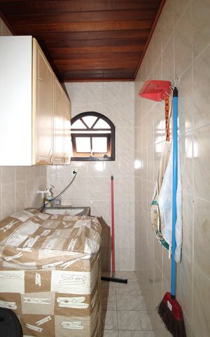 Casa à venda com 300m², 5 quartos e 2 vagasCasa 2 - Área de Serviço