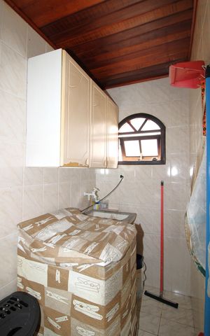 Casa à venda com 300m², 5 quartos e 2 vagasCasa 2 - Área de Serviço