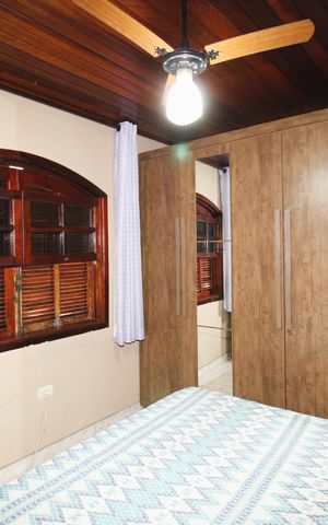 Casa à venda com 300m², 5 quartos e 2 vagasCasa 2 - Quarto 1