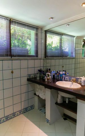 Casa de condomínio à venda com 550m², 4 quartos e 4 vagas Casa de condomínio à venda com 550m², 4 quartos e 4 vagasBanheiro 2