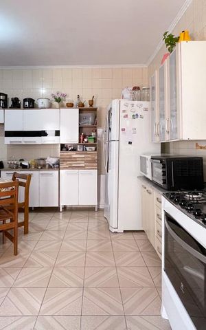 Casa à venda com 187m², 3 quartos e 2 vagas Casa à venda com 187m², 3 quartos e 2 vagasCozinha