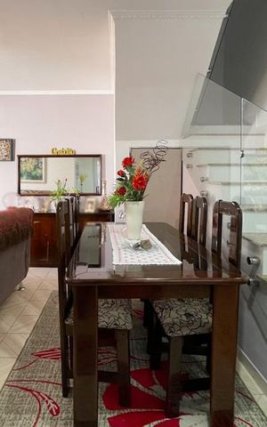 Casa à venda com 187m², 3 quartos e 2 vagas Casa à venda com 187m², 3 quartos e 2 vagasSala