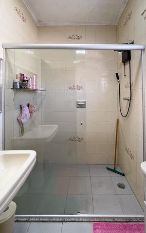 Casa à venda com 187m², 3 quartos e 2 vagas Casa à venda com 187m², 3 quartos e 2 vagasBanheiro Social
