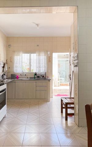 Casa à venda com 187m², 3 quartos e 2 vagas Casa à venda com 187m², 3 quartos e 2 vagasCozinha