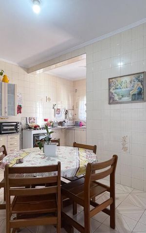 Casa à venda com 187m², 3 quartos e 2 vagas Casa à venda com 187m², 3 quartos e 2 vagasCozinha