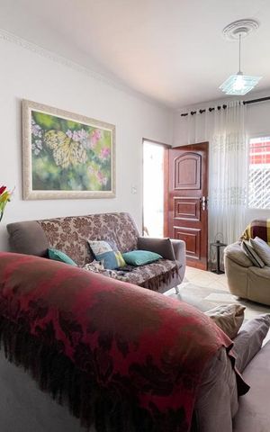 Casa à venda com 187m², 3 quartos e 2 vagas Casa à venda com 187m², 3 quartos e 2 vagasSala