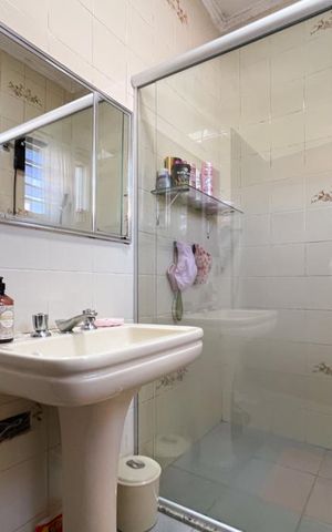 Casa à venda com 187m², 3 quartos e 2 vagas Casa à venda com 187m², 3 quartos e 2 vagasBanheiro Social
