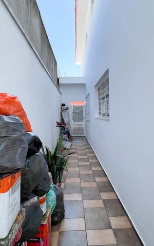Casa à venda com 187m², 3 quartos e 2 vagas Casa à venda com 187m², 3 quartos e 2 vagasQuintal lateral