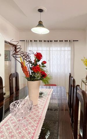 Casa à venda com 187m², 3 quartos e 2 vagas Casa à venda com 187m², 3 quartos e 2 vagasSala