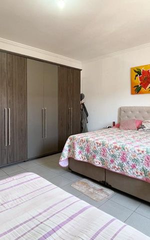 Casa à venda com 187m², 3 quartos e 2 vagas Casa à venda com 187m², 3 quartos e 2 vagasQuarto 3