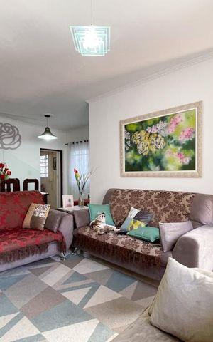 Casa à venda com 187m², 3 quartos e 2 vagas Casa à venda com 187m², 3 quartos e 2 vagasSala