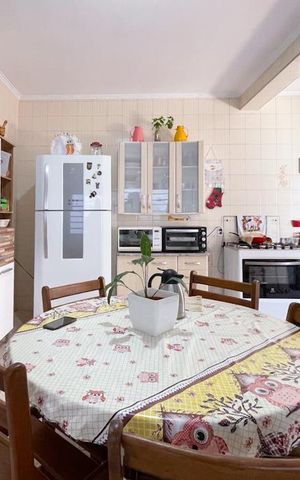 Casa à venda com 187m², 3 quartos e 2 vagas Casa à venda com 187m², 3 quartos e 2 vagasCozinha