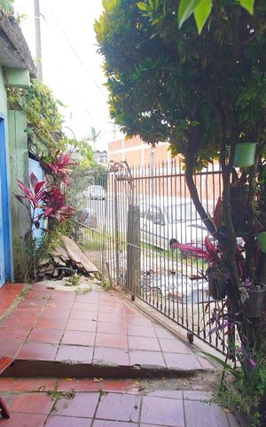 Casa à venda com 380m², 2 quartos e 2 vagas Casa à venda com 380m², 2 quartos e 2 vagasÁrea externa