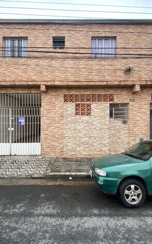 Casa à venda com 400m², 8 quartos e 1 vaga Casa à venda com 400m², 8 quartos e 1 vagaFachada com plaquinha