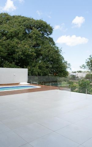 Casa de condomínio à venda com 335m², 3 quartos e 4 vagas Casa de condomínio à venda com 335m², 3 quartos e 4 vagasQuintal