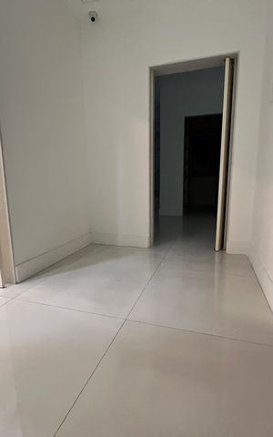 Casa à venda com 1200m², 4 quartos e 8 vagas Casa à venda com 1200m², 4 quartos e 8 vagasCorredor