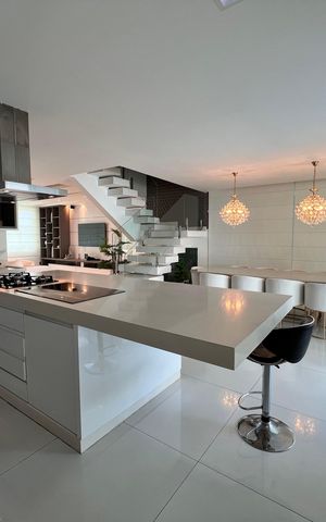 Casa à venda com 1200m², 4 quartos e 8 vagas Casa à venda com 1200m², 4 quartos e 8 vagascozinha 2