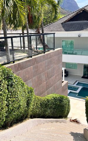 Casa à venda com 1200m², 4 quartos e 8 vagas Casa à venda com 1200m², 4 quartos e 8 vagasÁrea comum