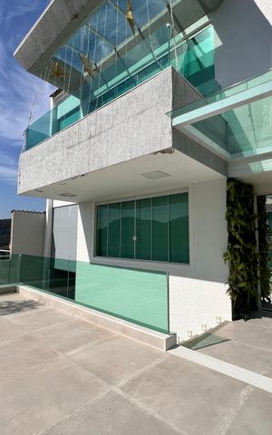 Casa à venda com 1200m², 4 quartos e 8 vagas Casa à venda com 1200m², 4 quartos e 8 vagasFachada