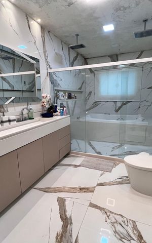 Casa à venda com 1200m², 4 quartos e 8 vagas Casa à venda com 1200m², 4 quartos e 8 vagasBanheiro da Suíte 3