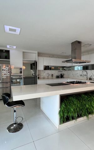 Casa à venda com 1200m², 4 quartos e 8 vagas Casa à venda com 1200m², 4 quartos e 8 vagascozinha 2