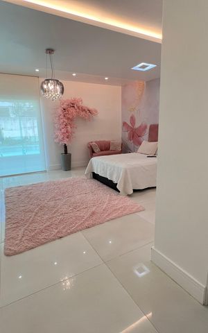 Casa à venda com 1200m², 4 quartos e 8 vagas Casa à venda com 1200m², 4 quartos e 8 vagasSuíte 4