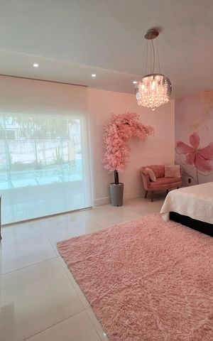 Casa à venda com 1200m², 4 quartos e 8 vagas Casa à venda com 1200m², 4 quartos e 8 vagasSuíte 4