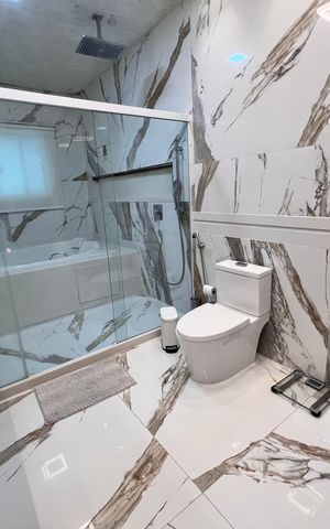 Casa à venda com 1200m², 4 quartos e 8 vagas Casa à venda com 1200m², 4 quartos e 8 vagasBanheiro da Suíte 3